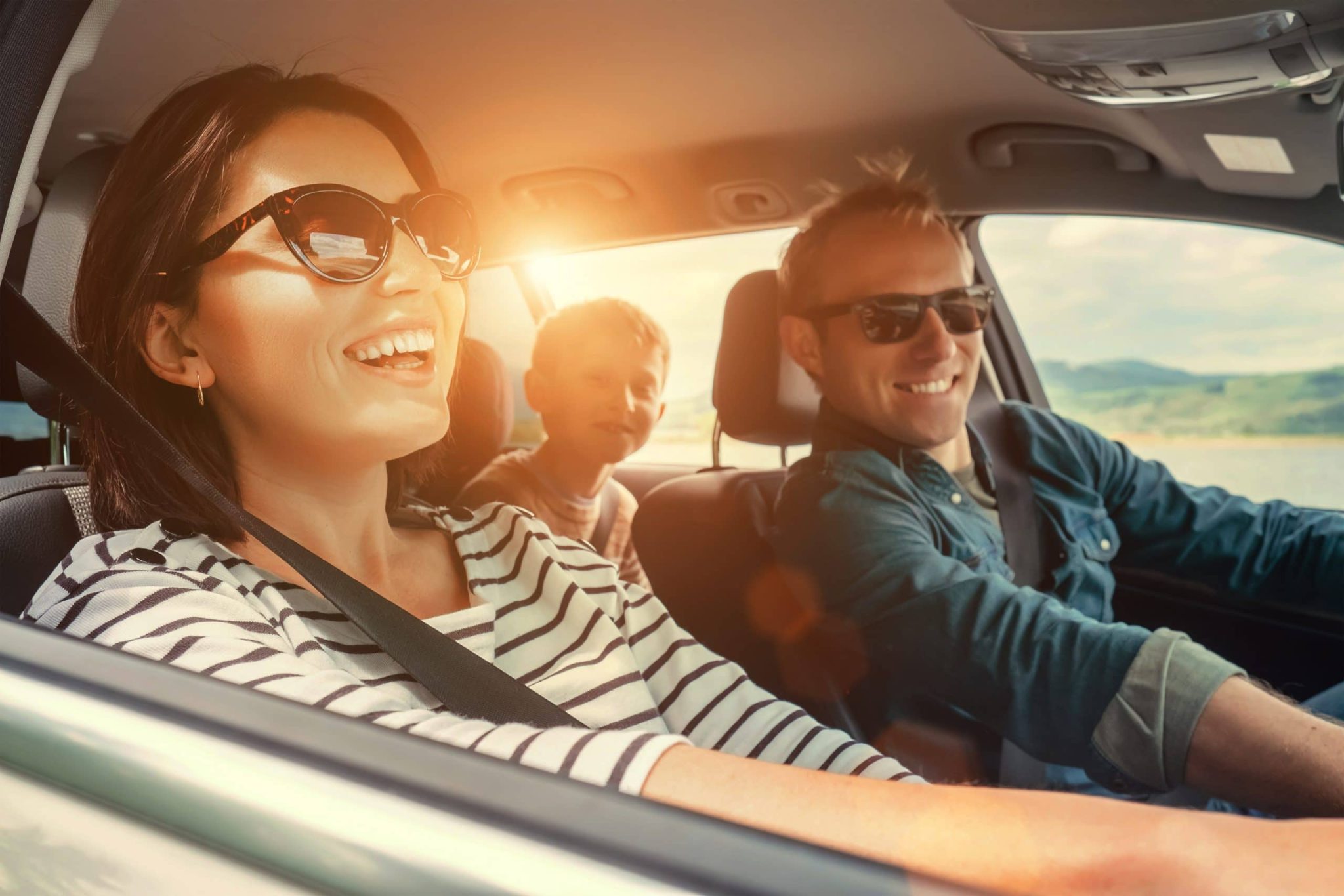 Voordelig in een nieuwe auto rijden: jong stel met privéleaseauto, maandelijks vast bedrag zonder extra kosten