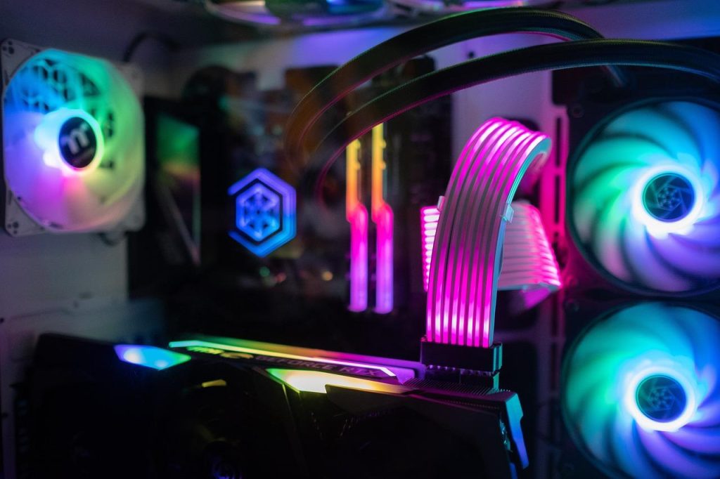 Vergelijking gaming laptop versus gaming pc met componenten en accessoires voor optimale game-ervaring