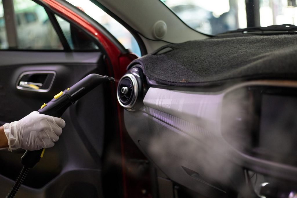 Milieuvriendelijke carwash in Sneek met moderne autowastechnieken voor duurzaam voertuigonderhoud